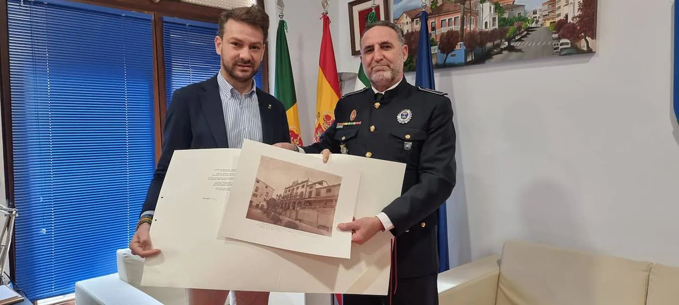 El Ayuntamiento homenajea a Miguel Ángel Labrador por su jubilación como Policía Local