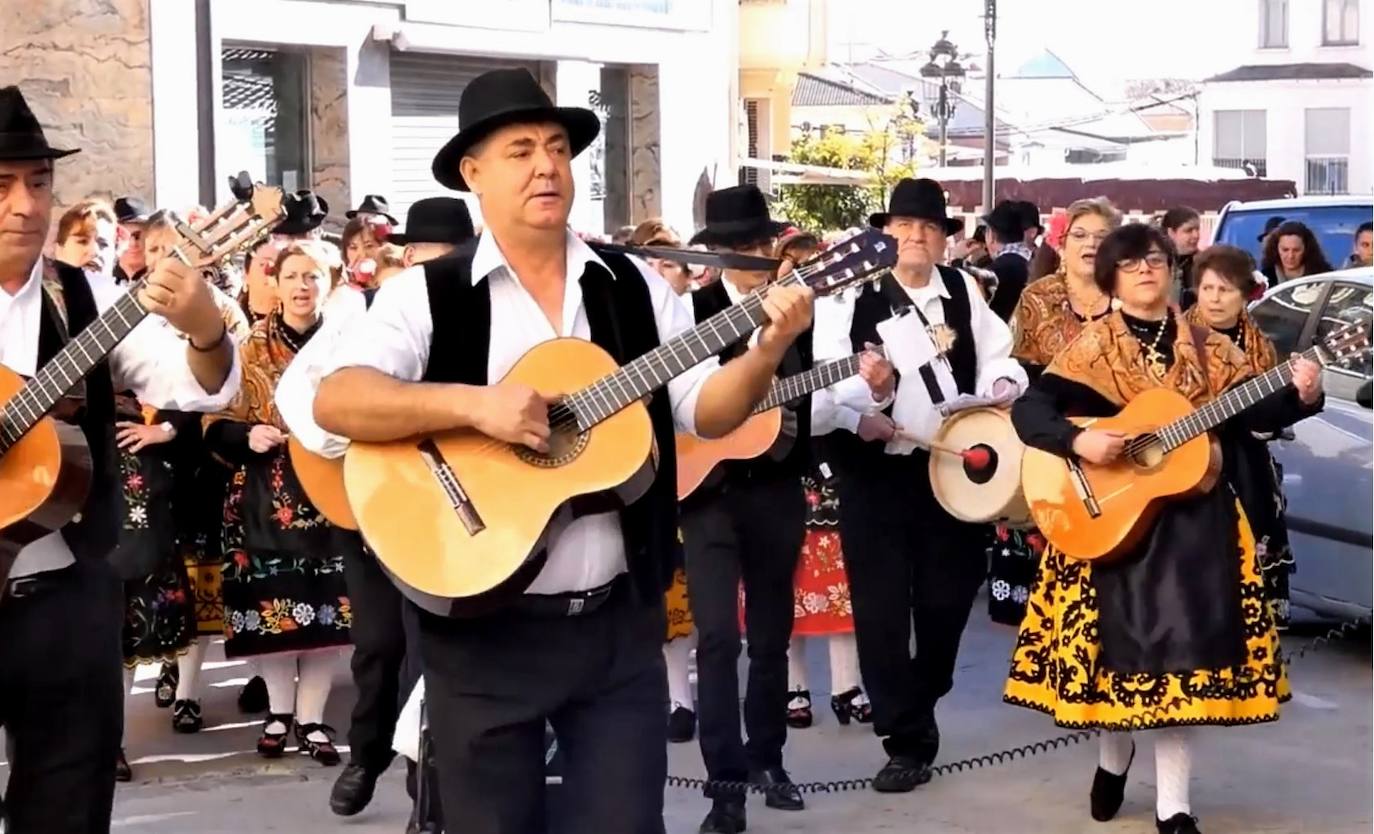 Los disfraces dan paso este domingo al traje regional para la recreación de la boda