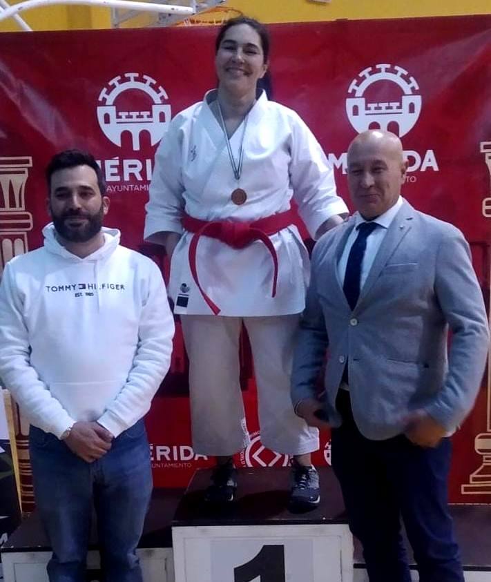 Miriam Calvo, campeona de Extremadura de Karate