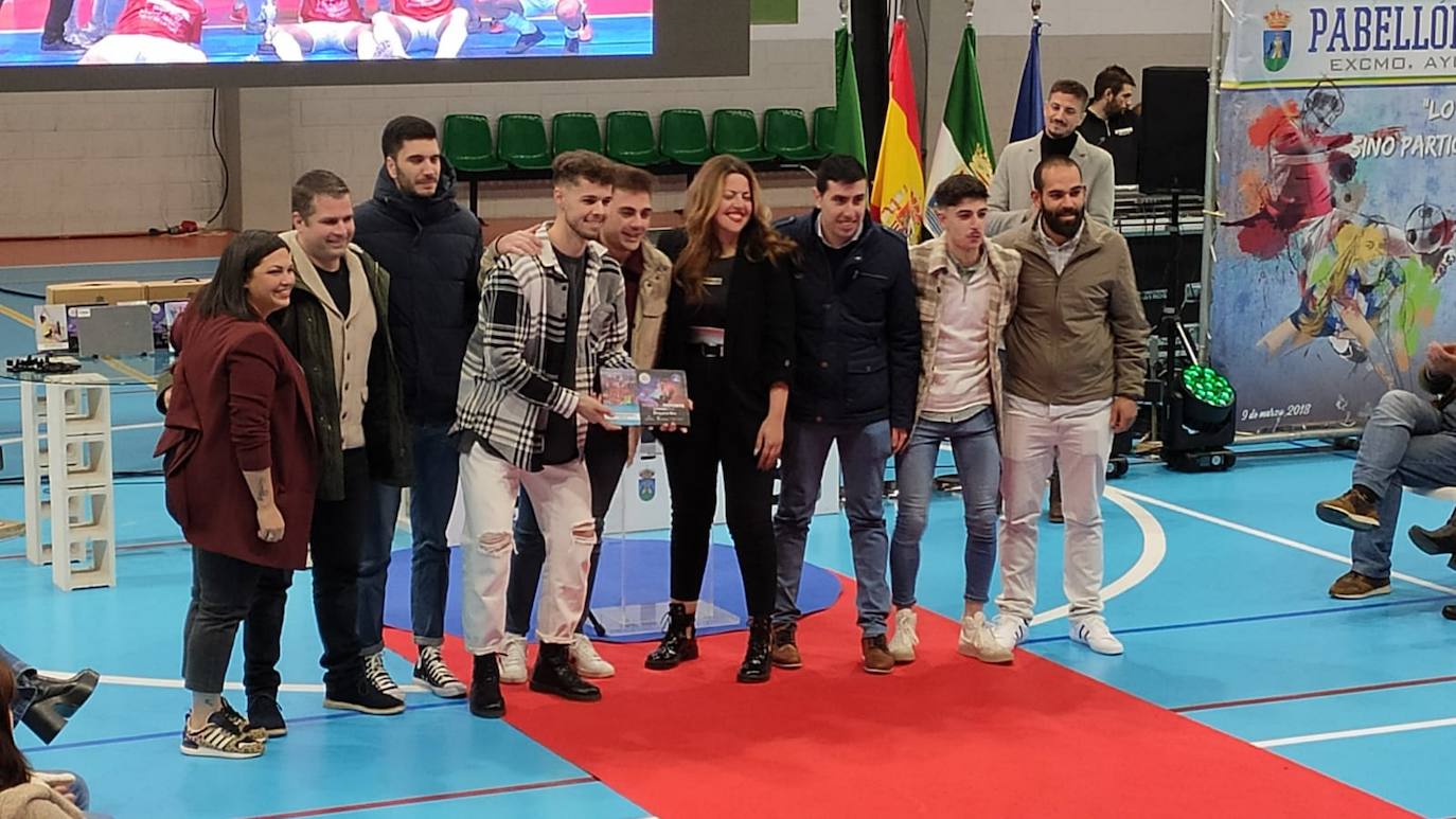 Tropiezo del Publijaime Villa Xarahíz en su visita a Deleitosa