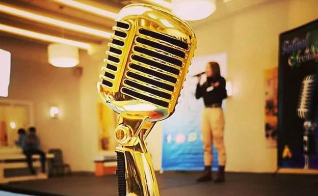 16 artistas se disputarán el 'Micrófono de oro' en la gala final del XV Festival de la Canción de Extremadura