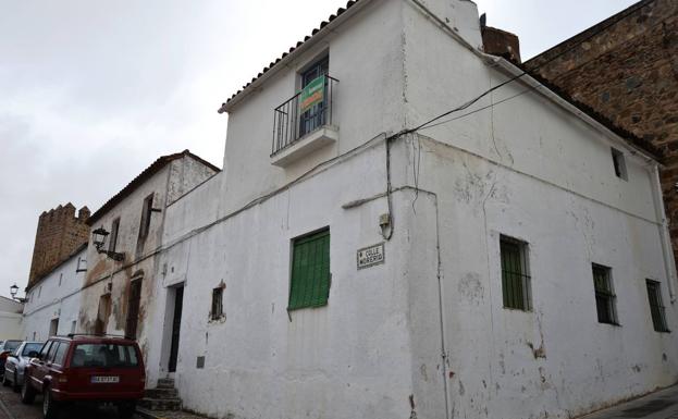 Diputación de Badajoz destina 311.000 euros a la recuperación del lienzo de la muralla en la calle Morería
