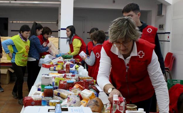 1.960 kilos llenan de solidaridad el Almacén de Alimentos de Cruz Roja gracias a la 'Campaña del kilo'