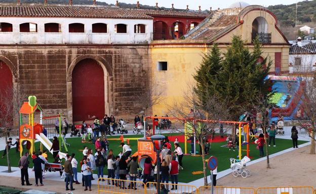 Los más pequeños ya disfrutan del nuevo parque de la Plaza de Toros