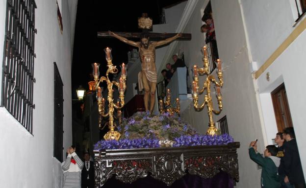 El Santísimo Sacramento homenajea, este viernes, a sus cuadrillas de costaleros y costaleras
