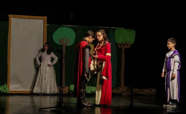 'El Rodeo' representa, los días 4 y 6 de abril, la obra teatral 'Náufragos, el paraíso perdido'