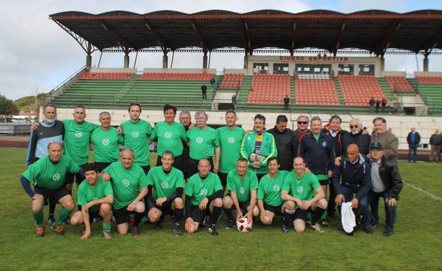 El Jerez vive una cita emotiva reuniendo a protagonistas de sus 50 años de historia