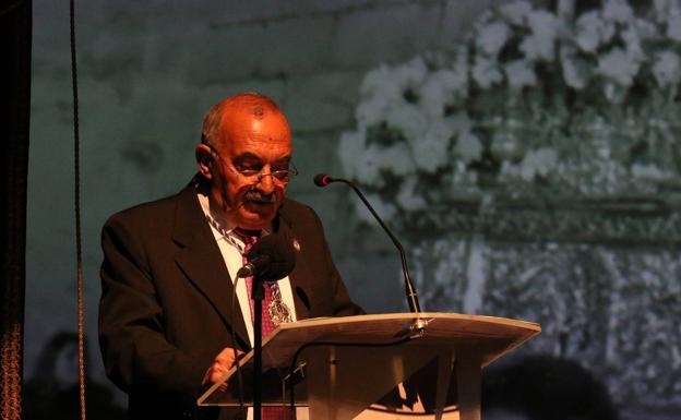 Miguel Gil del Río pregona la Semana Santa Jerezana con versos emocionados, vivencias y sentimiento cofrade