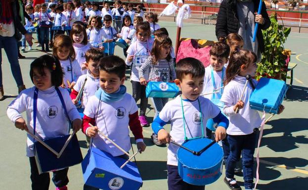 El Colegio 'Sotomayor y Terrazas' enseña a apreciar los sones de la Semana Santa con su III Certamen escolar de bandas