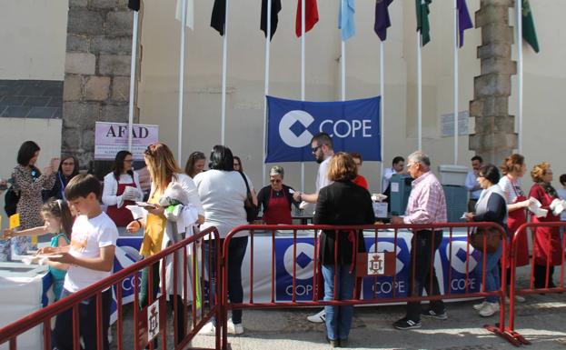 Más de mil torrijas endulzan la Semana Santa jerezana en la 1ª Torrijada promovida por la Cadena Cope