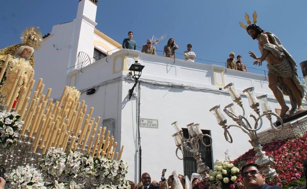 La radiante celebración de la Resurrección alivia el desánimo de una Semana Santa trastocada por el mal tiempo