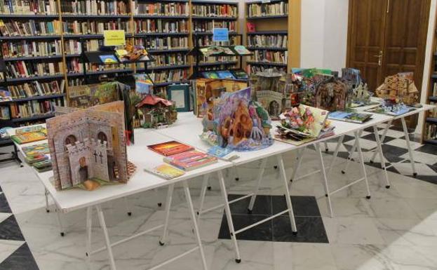 La Biblioteca 'Pepe Ramírez' acoge una exposición de libros troquelados esta semana