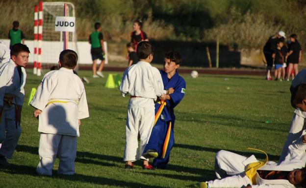 Más de 450 niños y niñas clausuran el curso de la Escuela Municipal de Deportes con un desfile y una exhibición