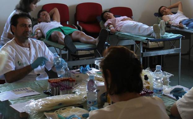 Los donantes aportan 245 bolsas de sangre en la segunda campaña del año en Jerez