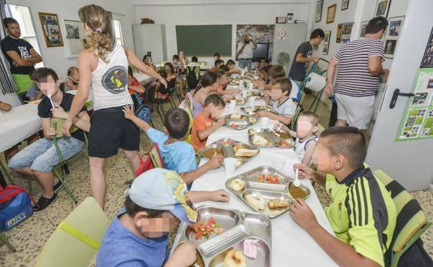 Los 34 comedores de verano cuentan con 980 plazas en 31 municipios, uno de ellos Jerez