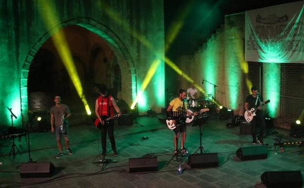 Jerez de los Caballeros exhibe su extraordinario potencial musical en la Gala solidaria 'RECUÉRDAME'