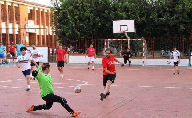 El barrio de San Roque homenajea a 'El Mangui' con su primer torneo de fútbol sala 'Memorial Francisco Cardenal'