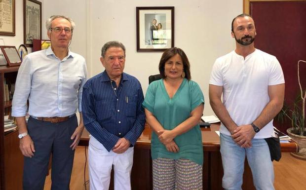 El Ayuntamiento de Jerez se reúne con Alfonso Gallardo para conocer la situación de su Grupo y se pone a su disposición