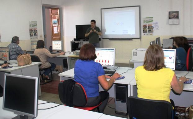 El NCC inicia dos nuevos cursos sobre competencias digitales básicas y dispositivos móviles