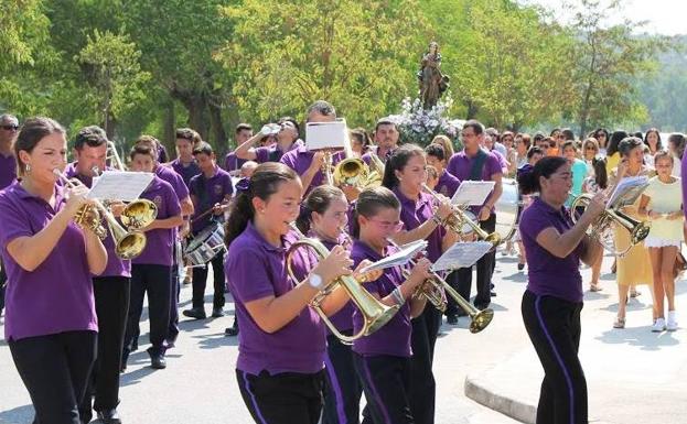 Brovales invita a disfrutar de sus fiestas patronales este fin de semana con juegos, atracciones, música y convivencia