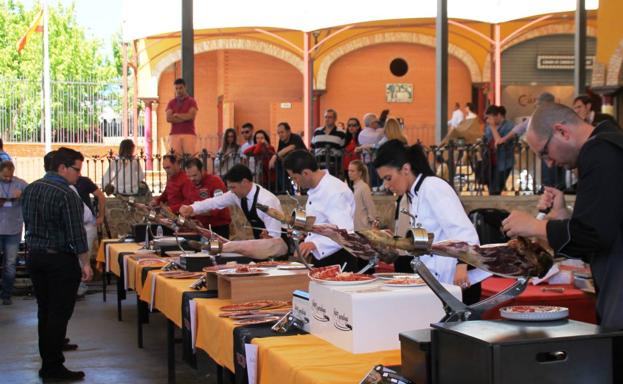 El Salón del Jamón Ibérico premiado por la Academia Extremeña de Gastronomía por sus 30 años de trayectoria