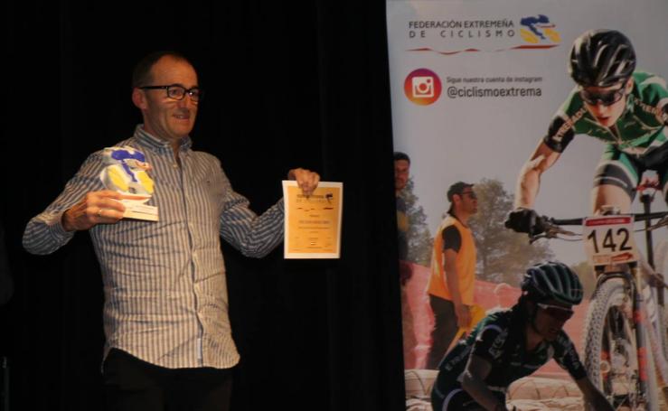 La XXV Gala del Ciclismo Extremeño reconoce la gran trayectoria del jerezano José Julián Antúnez en este deporte