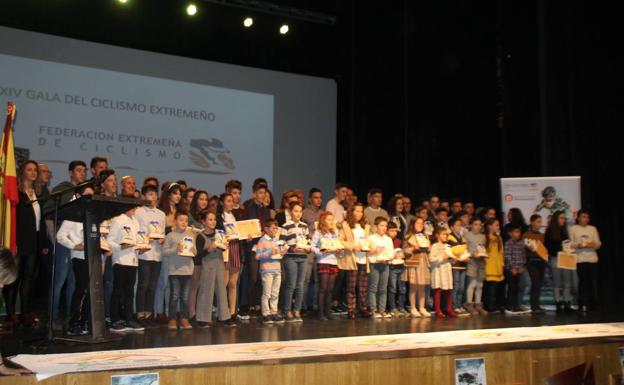 Jerez de los Caballeros se convierte en capital del Ciclismo con la Gala anual de este deporte en Extremadura