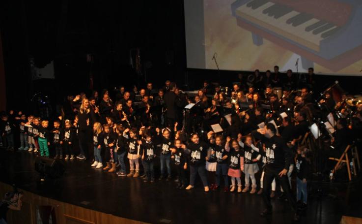 Brillante 'Conciertazo' de la Banda de la Asociación Musical de Jerez a las puertas de su centenario