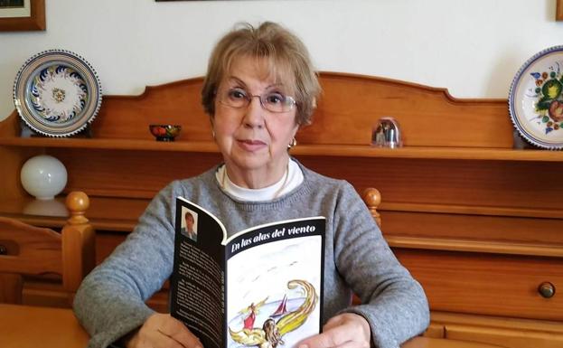 La jerezana Consuelo Cuenda presenta este viernes en Jerez su libro 'En las alas del viento'