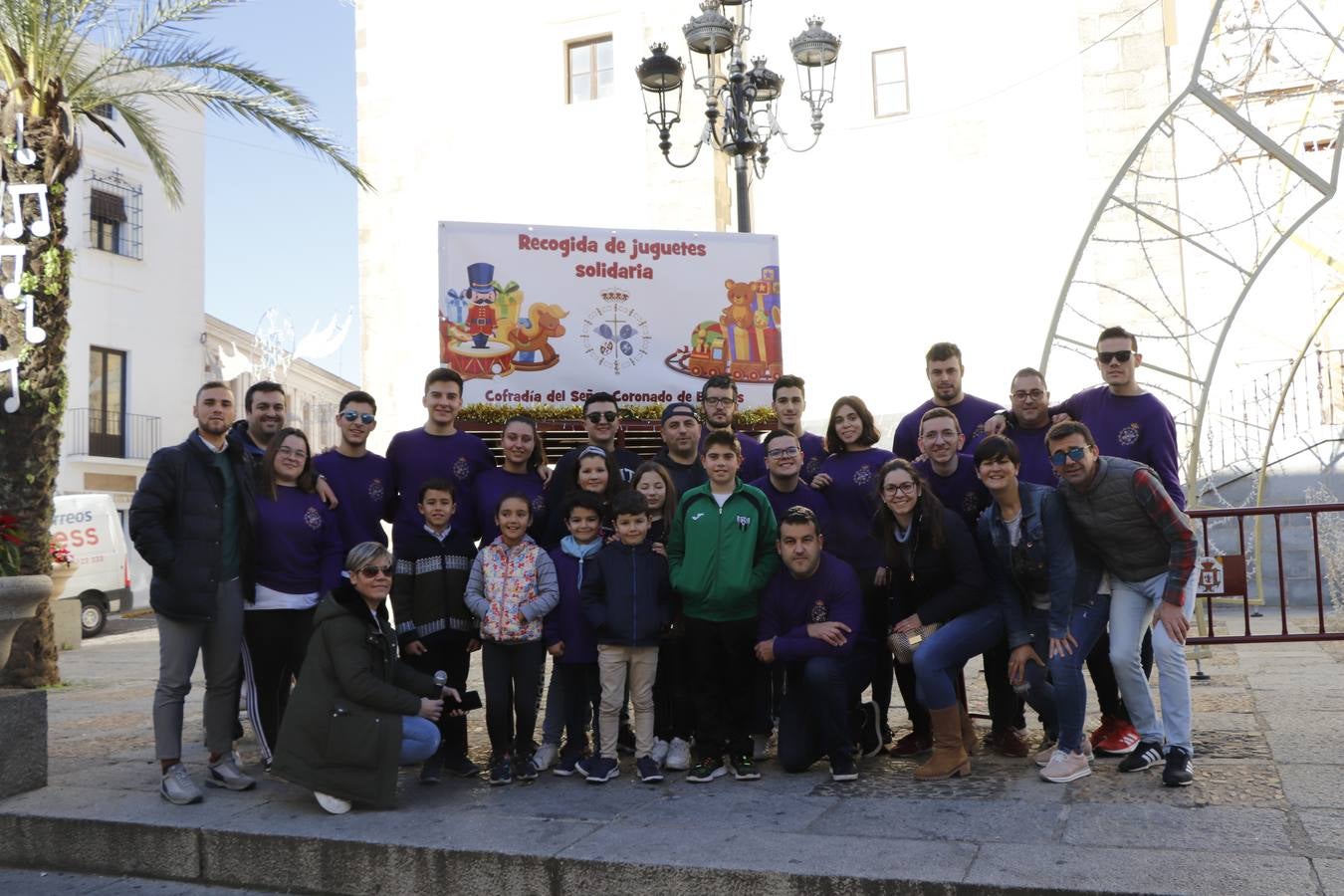 Los jóvenes del Coronado dan continuidad a su recogida solidaria de juguetes