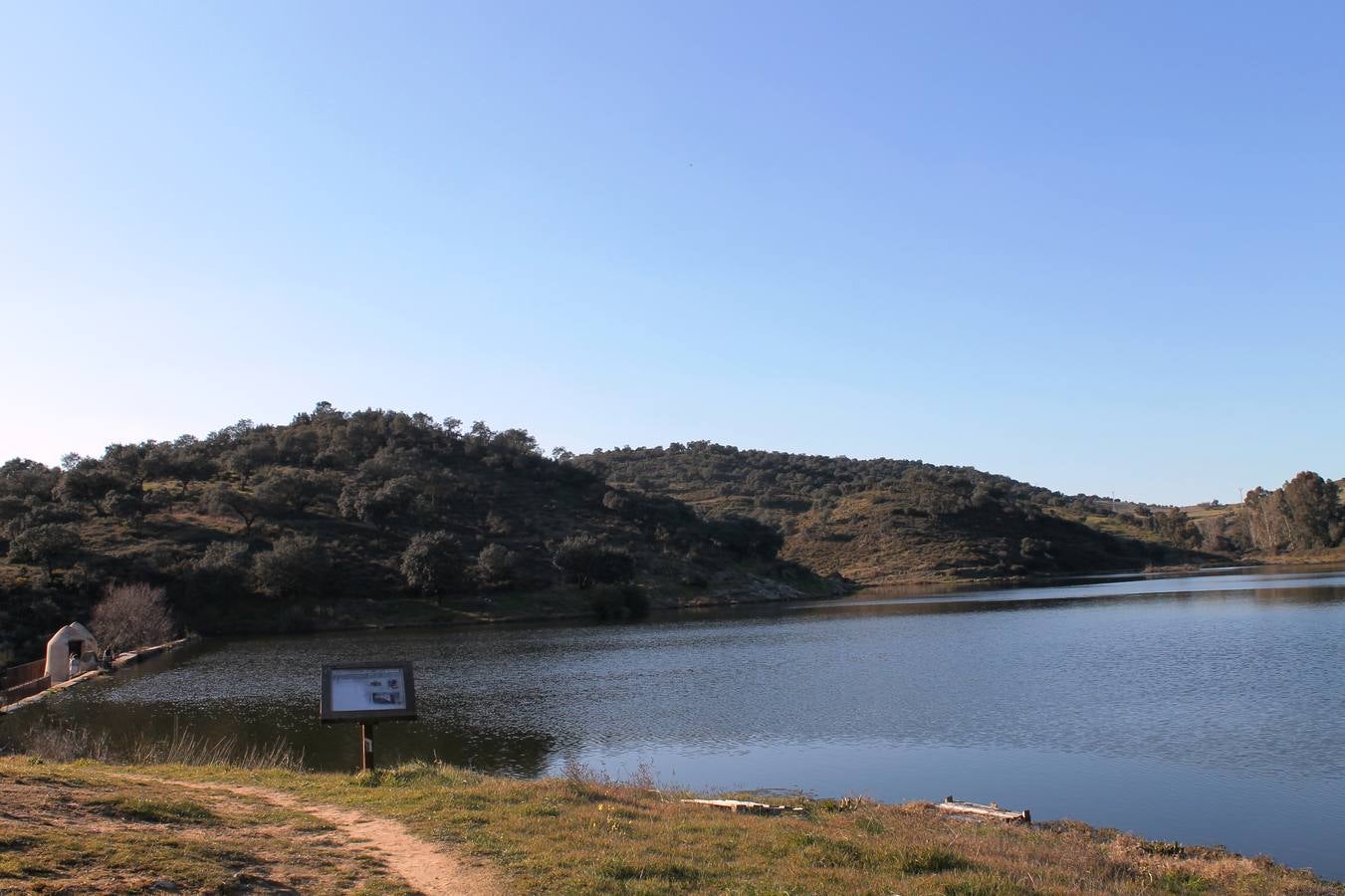 La Charca de la Albuera contará con un sistema mecanizado para extraer sedimentos y oxigenar su agua