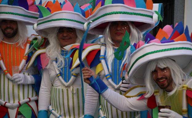 Explosión de alegría y color en el gran desfile de Carnaval