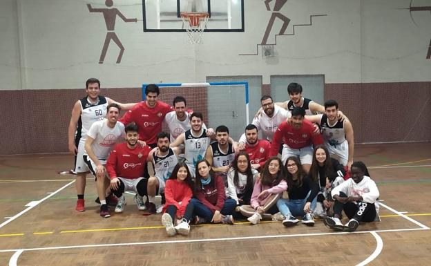 Reconocimiento para el equipo infantil femenino de Baloncesto de la EMD, campeonas de la Liga regular