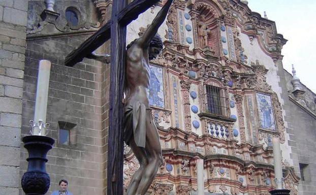 La Archicofradía del Santísimo modifica el Besamanos y Besapiés de sus imágenes