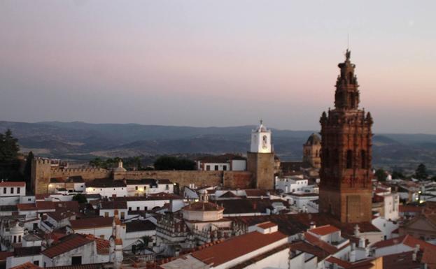 El Ayuntamiento de Jerez cierra instalaciones y parques, suspende el mercadillo y limita los servicios administrativos