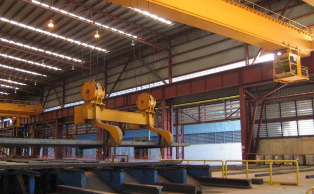 La industria reorganiza el trabajo y aplica mayores medidas de protección