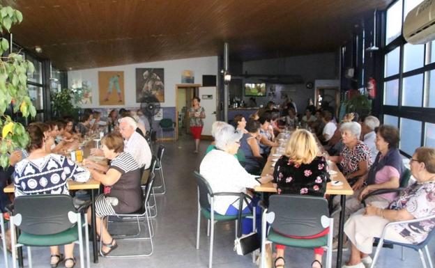 Jerez contacta con los mayores que viven solos para darles compañía durante la cuarentena