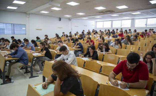 Las pruebas de la EBAU en Extremadura se harán los días 30 de junio y 1 y 2 de julio