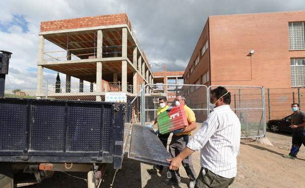 La industria extremeña vuelve con más fuerza que la construcción