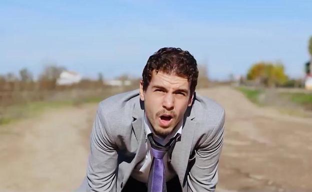 El jerezano Antonio Amaro estrena el videoclip 'Esclavo' con su grupo de rock 'Derrape'