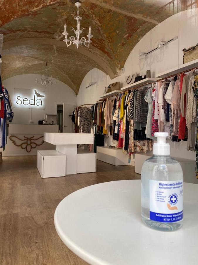 El comercio de Jerez, preparado para abrir este lunes, con el deseo de recibir el mayor apoyo