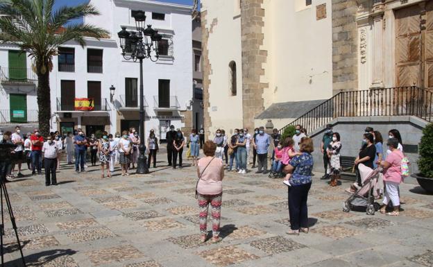 Jerez guarda un minuto de silencio en memoria de las víctimas de la COVID-19