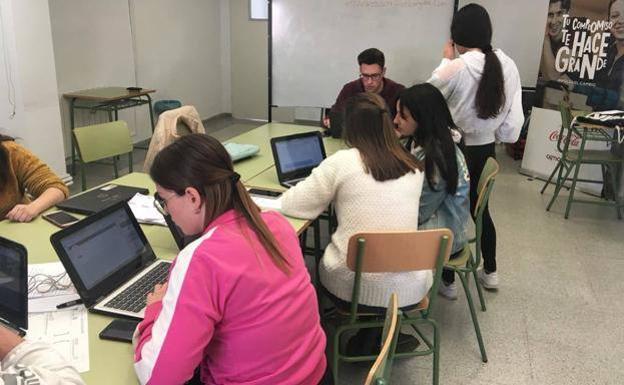 El IES Ramón Carande, finalista de un proyecto de Coca-Cola para mejorar la empleabilidad de los jóvenes