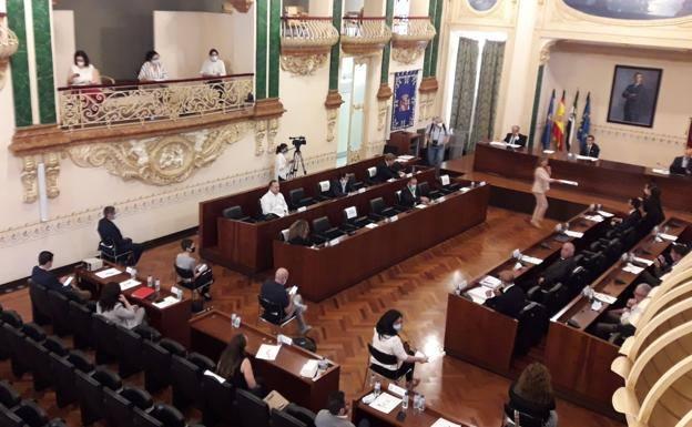 El pleno de la Diputación de Badajoz aprueba el plan para ayudar a ayuntamientos y empresas