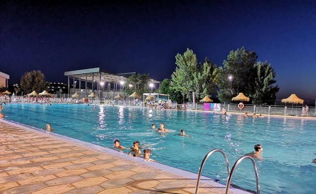 La Junta elabora guías para que piscinas, toros y ferias convivan con el coronavirus