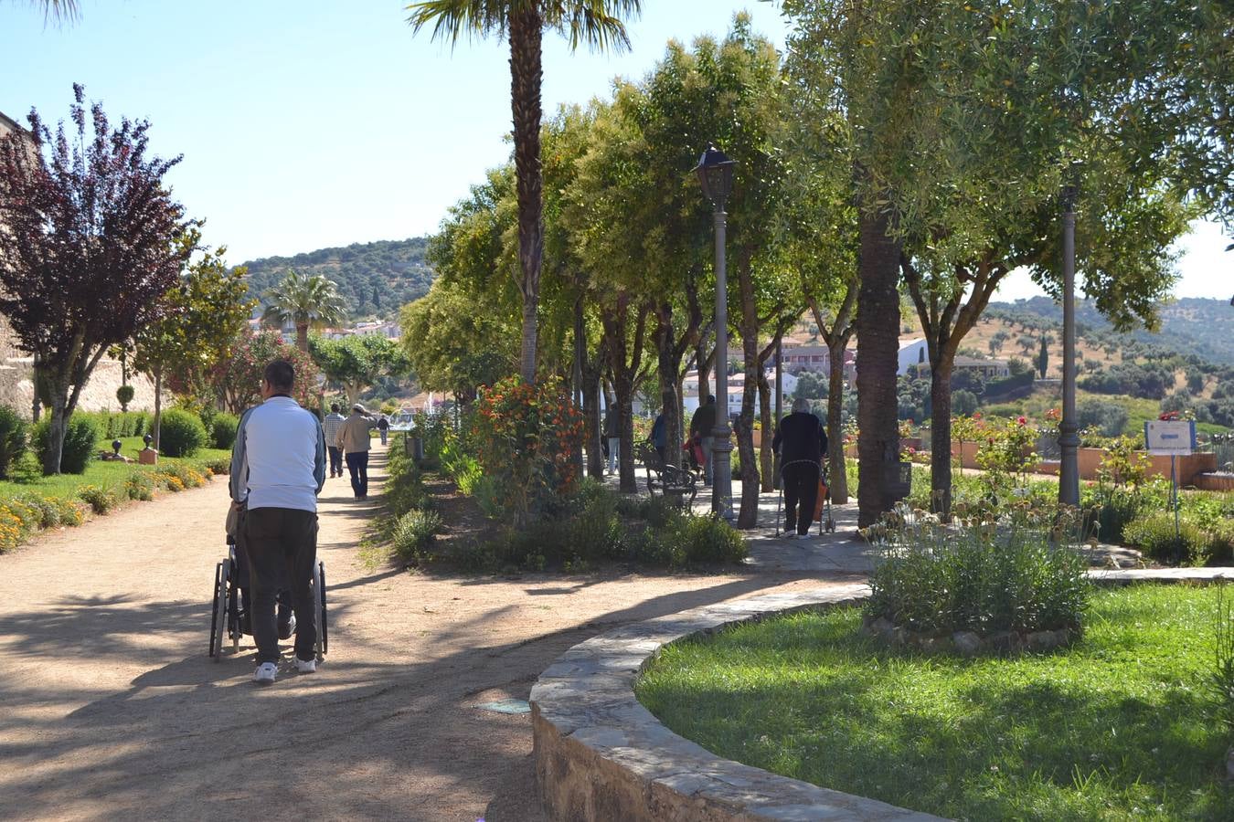 El parque de Santa Lucía abre una hora al día para uso exclusivo de los mayores de la Residencia Hernando de Soto