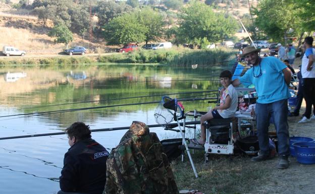 Hoy martes finaliza el plazo de inscripción para el Concurso Infantil de Pesca 'Charca de la Albuera'