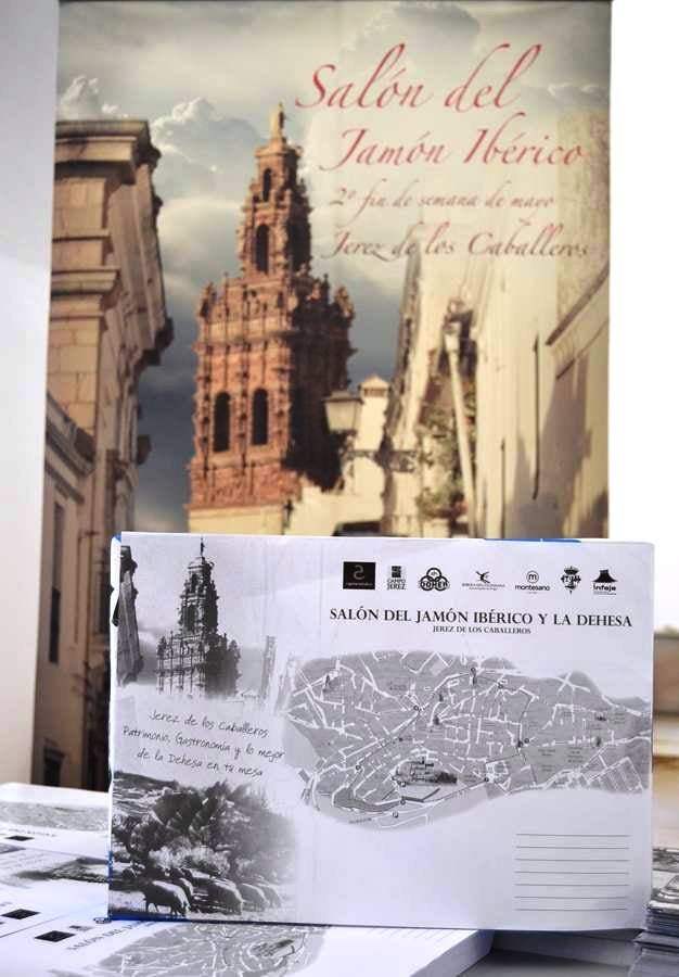 El Ayuntamiento reparte 30.000 manteles individuales desechables entre la hostelería local para apoyar al sector y promocionar Jerez