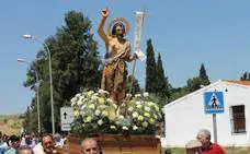 Valuengo celebra la festividad de su Patrón, San Juan, con una misa en su honor y engalanando las calles