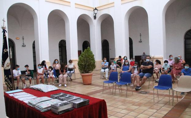 La Junta de Cofradías entrega los premios de los concursos 'Semana Santa en el colegio' y 'Semana Santa en la calle'